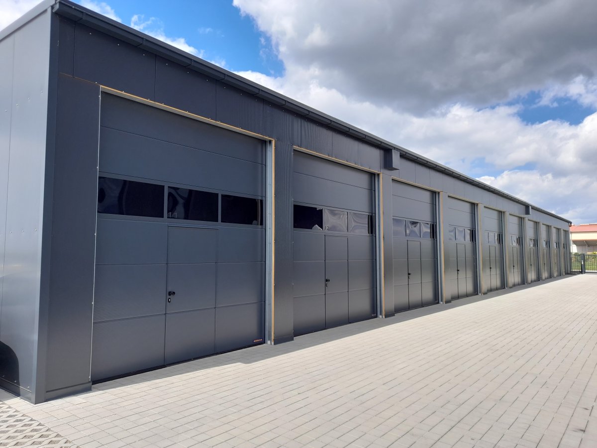 Gewerbegrundstück mit neu gebauter Lagerhalle